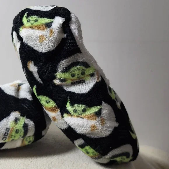 Disney Star Wars Grogu Baby Yoda Fuzzy Babba Slipper Socks. - Picture 2 of 7